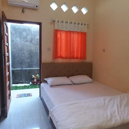 Angler Family Guest House Blitar Eksteriør billede