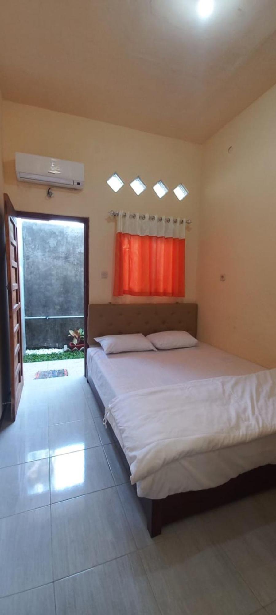 Angler Family Guest House Blitar Eksteriør billede